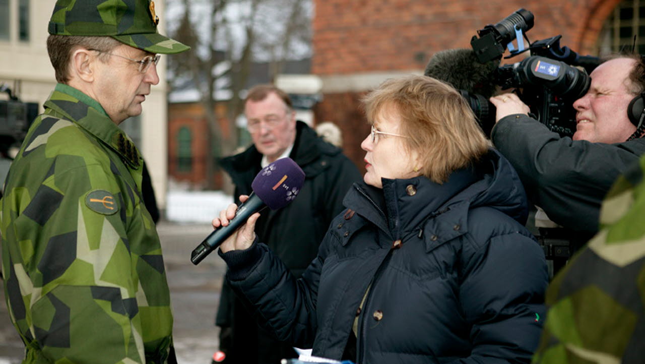 ÖB Håkan Syrén håller pressmöte 2004 i samband med att han lämnar in Försvarsmaktens underlag till det kommande försvarsbeslutet. Bilden är en del av forsvarsmakten.se/varhistoria.