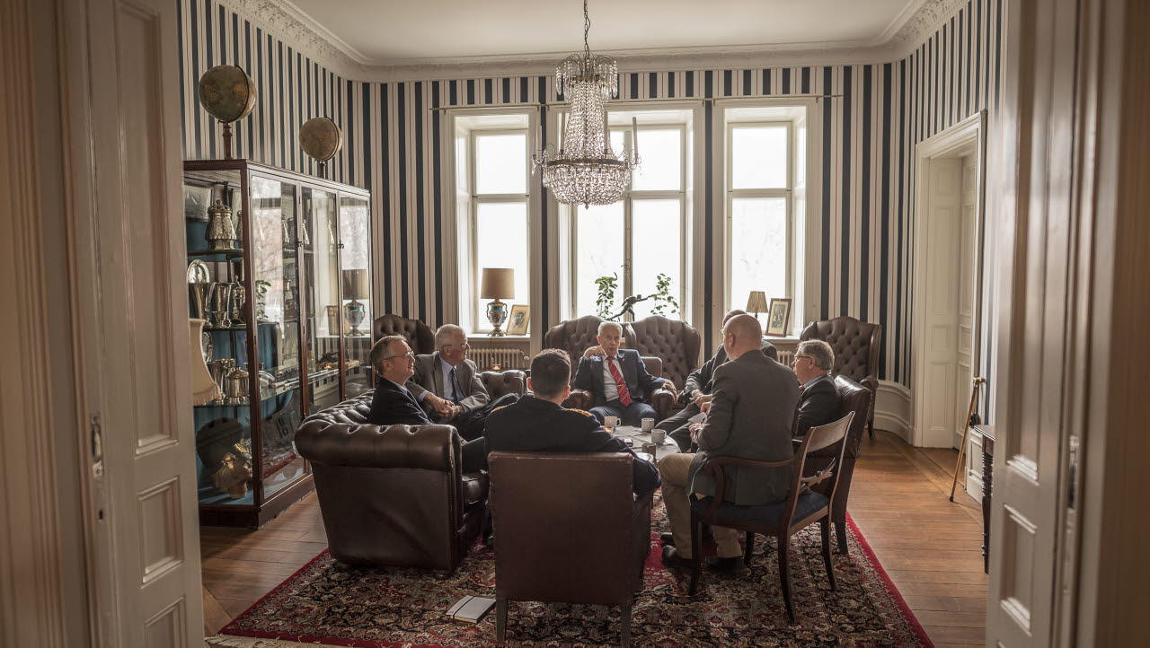 Försvarets forum var med när ÖB Micael Bydén mötte sina fem företrädare.