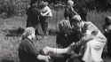 Film från 1947 som bland annat visar lottor uppställda på gårdsplan, som gör honnörer, cheflottan inspekterar leden, avmarsch till lektioner i det fria med mera. Filmen är en del av forsvarsmakten.se/varhistoria.
