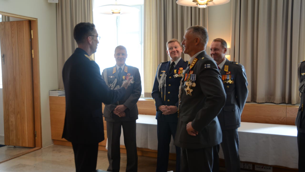 ÖB besökte Finland när Finland bytte försvarschef.