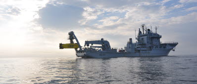 HMS Belos med Ubåtsräddningsfarkosten (URF)