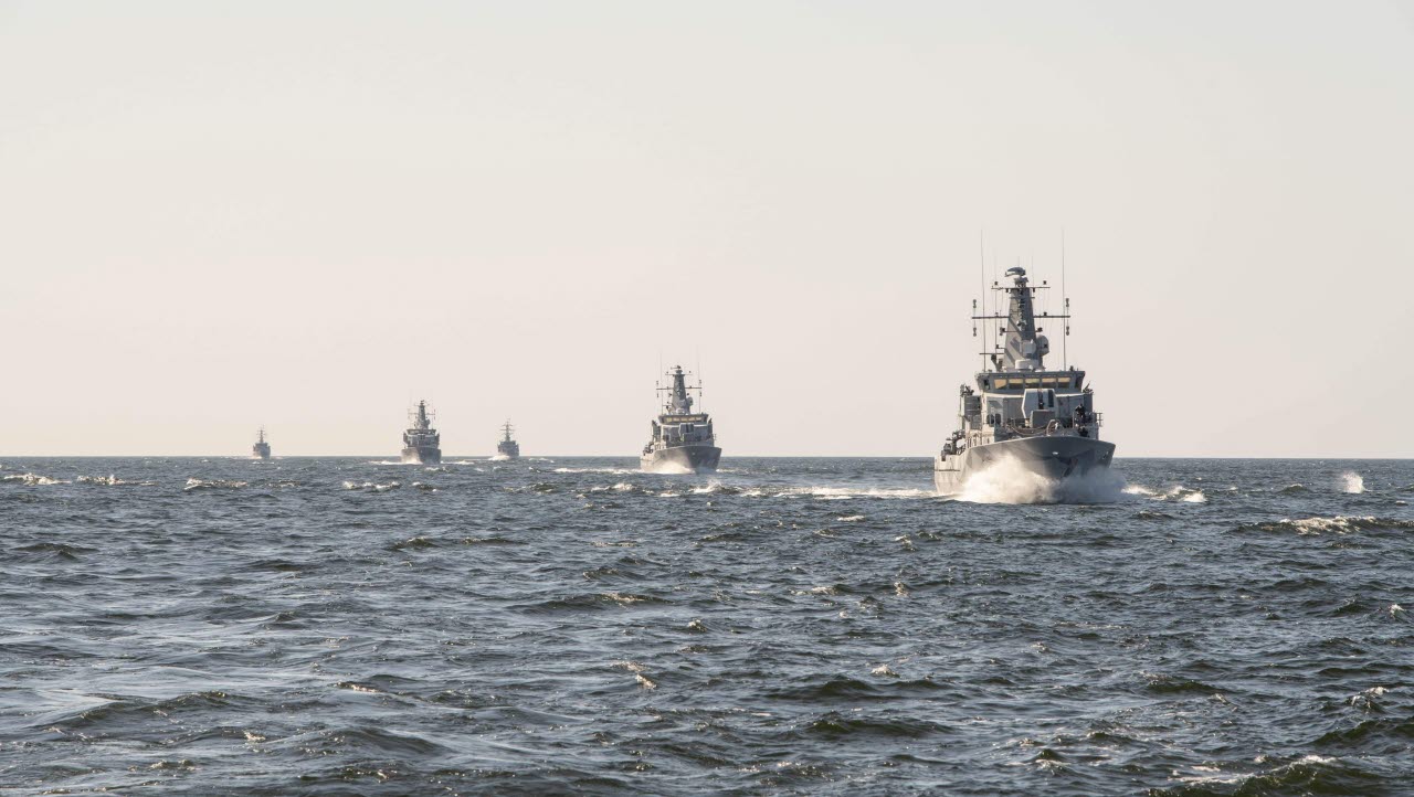 De svenska fartygen på väg till övningen.