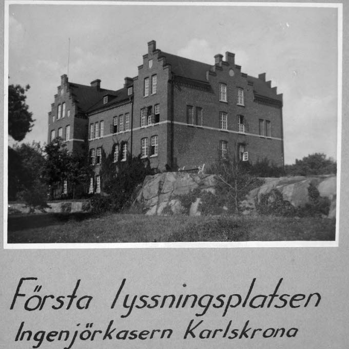 FRA:s först lyssningsplats var en ingenjörskasern i Karlskrona. Bilden är en del av försvarsmakten.se/varhistoria.