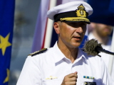 Amiral Jonas Haggren håller sitt avslutningstal. Överlämningen av befälet för EU Naval Force tar plats - 20150506_matnur01_ME04_HOTO_JWIT_DJIBOUTI_066