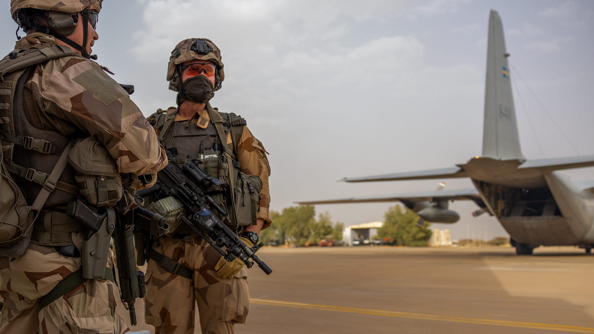 Aldash kelin porno video onlayn Soqolsiz jinsiy aloqa