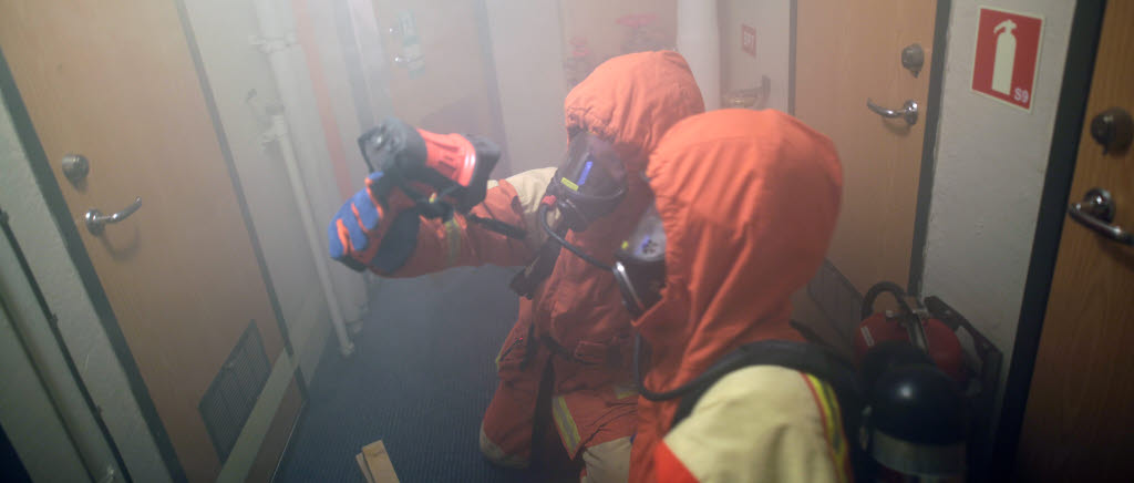 Övningar i Hanöbukten med minröjningsfartyget HMS Vinga under mars 2017.
