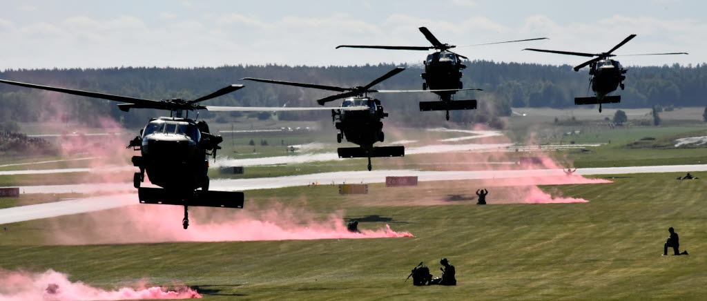 Luftlandsättningsmoment med hkp 16, Blackhawk. Flygdagarna 2016 på Malmen.