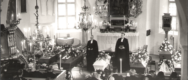 Begravningsceremoni efter dödsolyckan i Vikbo 1961. 
