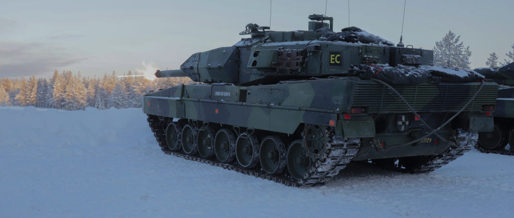 Stridsvagnskompaniet på stridsutbildning med skarp ammunition på Lombens skjutfält. Innan stridsövningarna börjar genomförs inskjutning med stridsvagnarna.