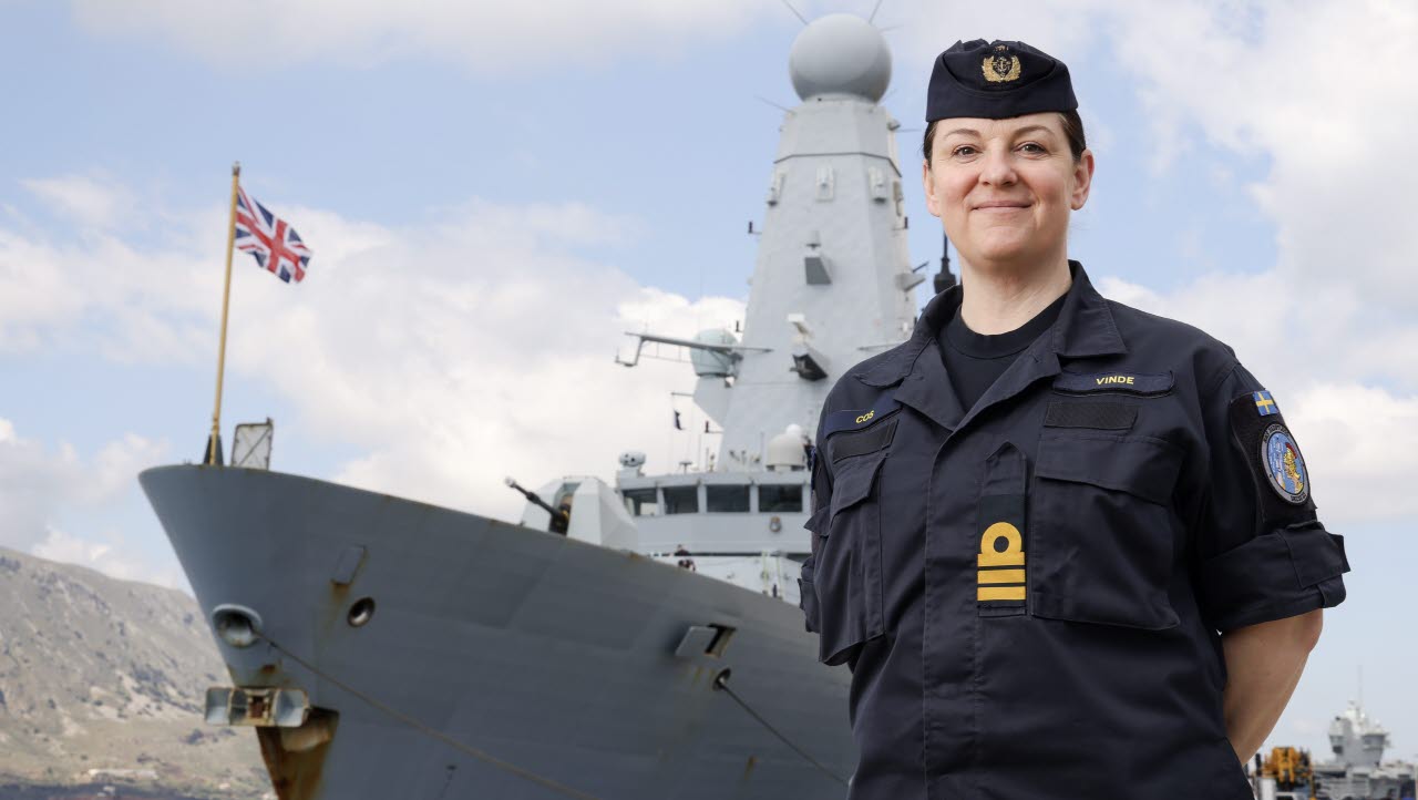 Under två månader på försommaren 2025 delta kommendörkapten Nina Vinde i den brittiskledda hangarfartygsstyrkan som genomför Operation Highmast.