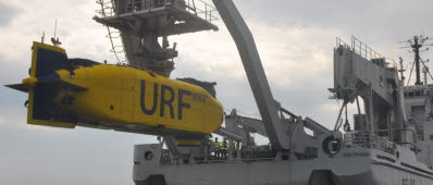 HMS Belos med Ubåtsräddningsfarkost (URF)