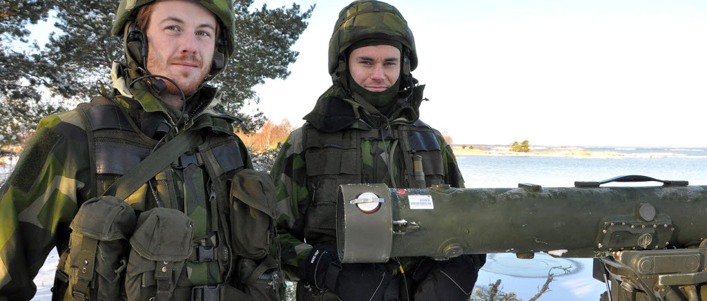 Luftvärnet Lv 6 samövar med Skaraborgs flygflottilj F 7. Luftvärnsbataljonen övar skydd av flygbas vid Vänerns strand.