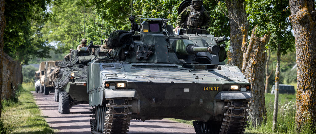 Stridsfordon 90 från Gotlands regemente, P 18 framrycker under övning Baltops.

Baltops 22 genomförs den 5-16 juni i mellersta och södra Östersjön samt på strandnära landövningsområden i Tyskland, Sverige, Polen och de baltiska staterna. I övningen deltar 16 nationer och Nato med ett 40-tal fartyg, cirka 70 flygplan och totalt omkring 7.000 personer.