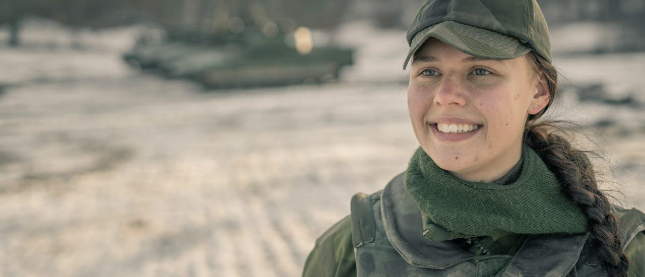 Rekryten Evelina Lööf som utbildas till vagnchef på Stridsfordon 9040 C