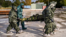 I denna kurs ökar vi Marinens förmåga att hantera skadade som samtidigt är påverkade av CBRN-stridsmedel. Kursen ges för legitimerade läkare och sjuksköterskor som tillhör marinens krigsorganisation och syftar till att utveckla den medicinska personalens kunskaper, färdigheter och förmåga att omhänderta skadade i och utanför CBRN-miljö för att öka överlevnaden hos våra sjömän och soldater. Syftet är att de ska lära sig hur man tränar den typen av scenarion så att de i sin tur ska kunna träna sina förband i det