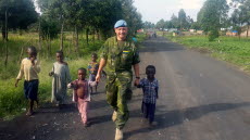 Svenska observatören Jonas Nygren i byn Sake i North Kivu, DR Kongo.
