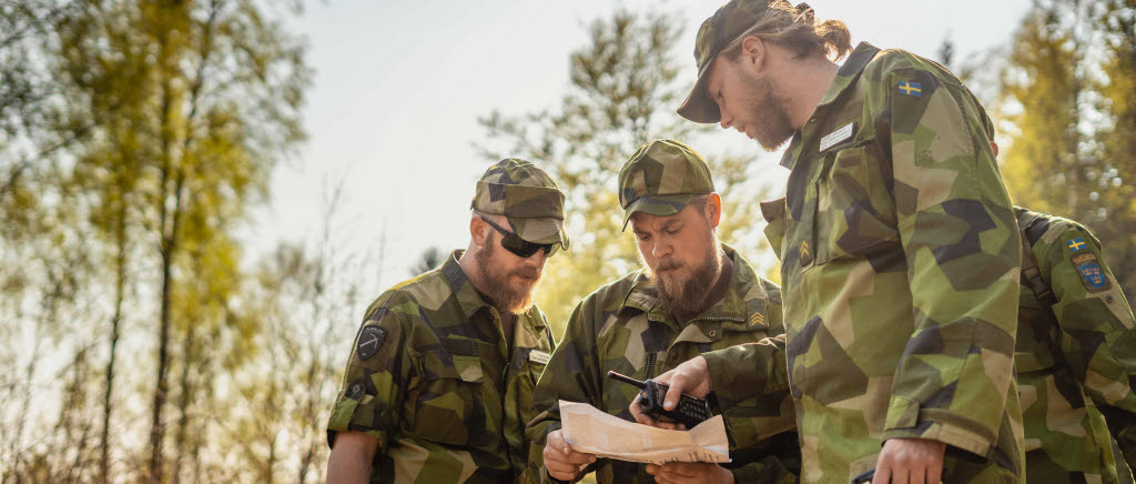 Försvarsmakten levererar stöd i brandbekämpning.