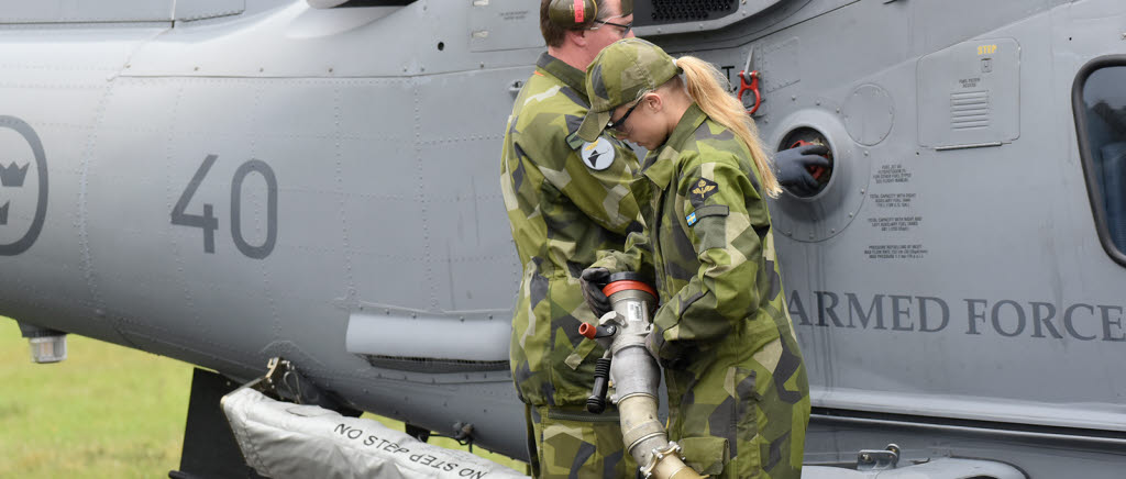 Tankning av Helikopter 15 under Aurora 17. 
