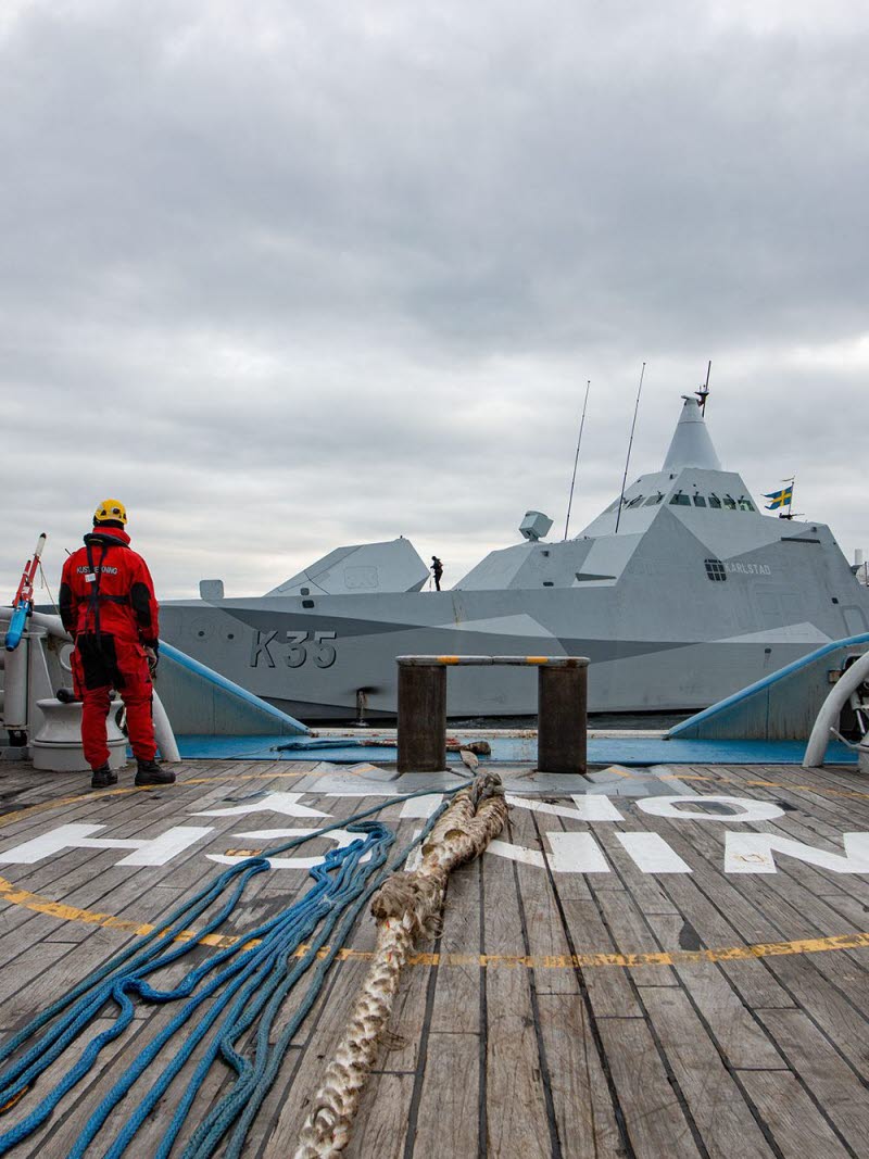 Kustbevakningen bogsering HMS Karlstad