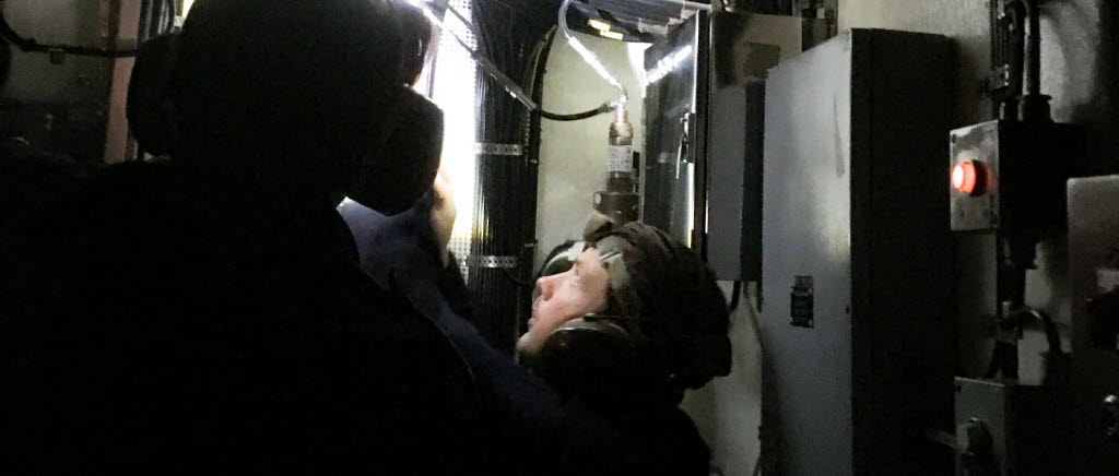 Tekniker ombord på HMS Vinga under NOCO-18