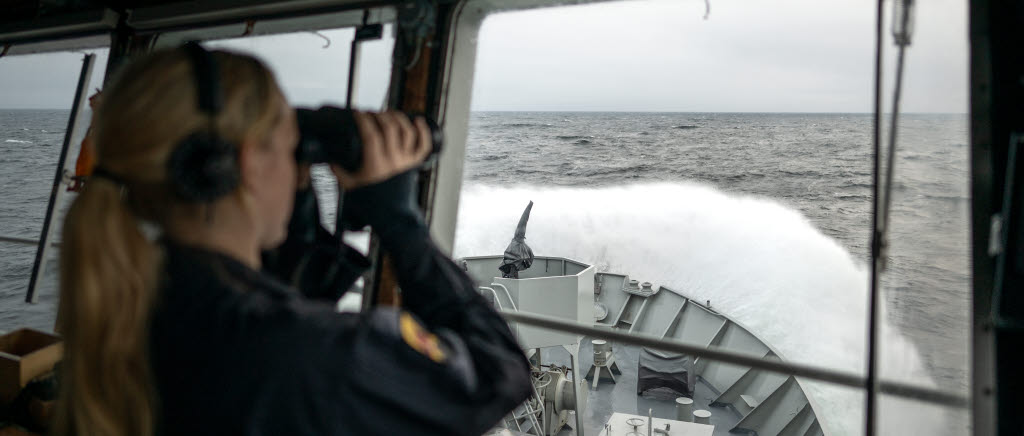 HMS Trossö ute på sjöövervakningsuppdrag