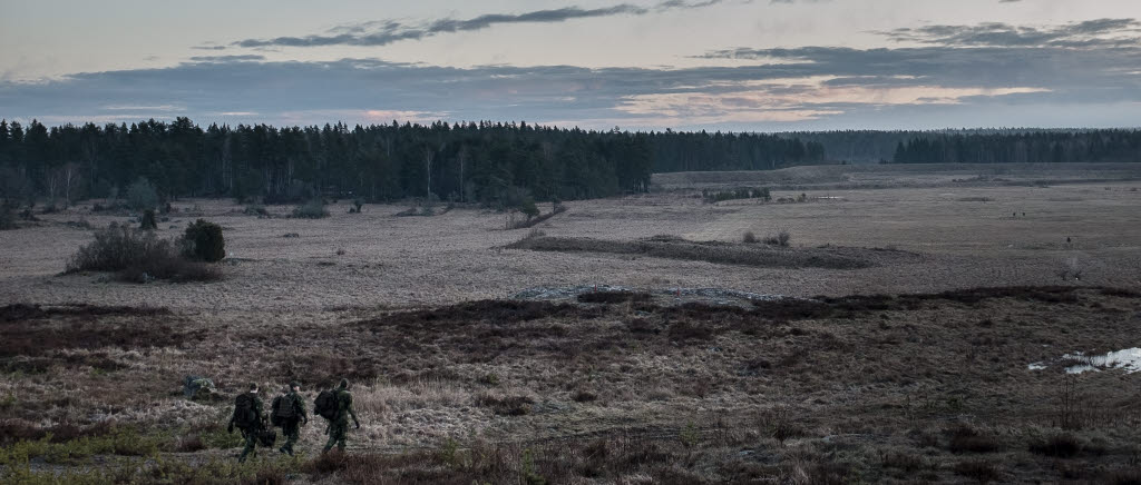 GU-soldater och kontinuerligt  anställda soldater vid 11. Ledningsplatsbataljon på Ledningsregementet genomför utbildning på granatgevär m/48