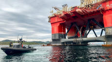 Under den norska övningen Counter Sabotage 2025 har marina EOD-operatörer från Röjdykardivisionen samövat röjning av olika typer av sprängladdningar i marin infrastruktur och kritisk civil infrastruktur i gråzonskalan mellan fred, kris och krig. 