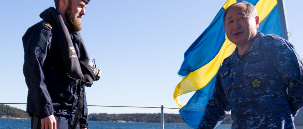 Den 23 mars besökte den japanska överbefälhavaren, amiral Katsutoshi Kawano de marina förbanden Amfibieregementet och Fjärde sjöstridsflottiljen.