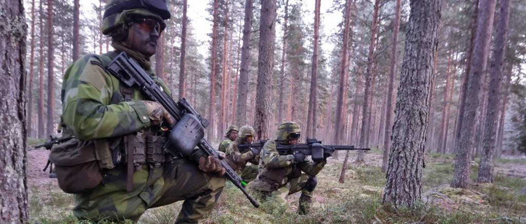 ”Första omgång stöder andra omgångs framryckning.” Kommandon och olika stridsrörelser repeterades flitigt under den förmågehöjande utbildningen. 