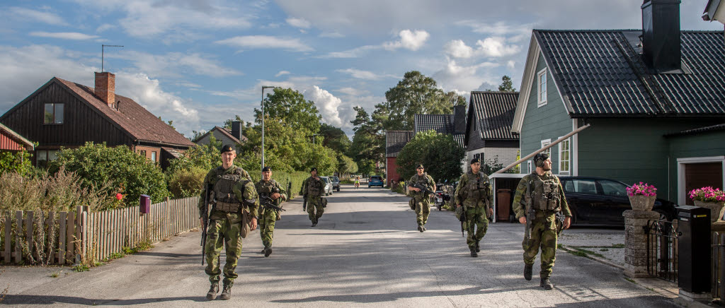 Beredskapsinsats i sydöstra och mellersta Östersjön. Anledningen är den omfattande militära verksamheten som pågår i östersjöregionen.