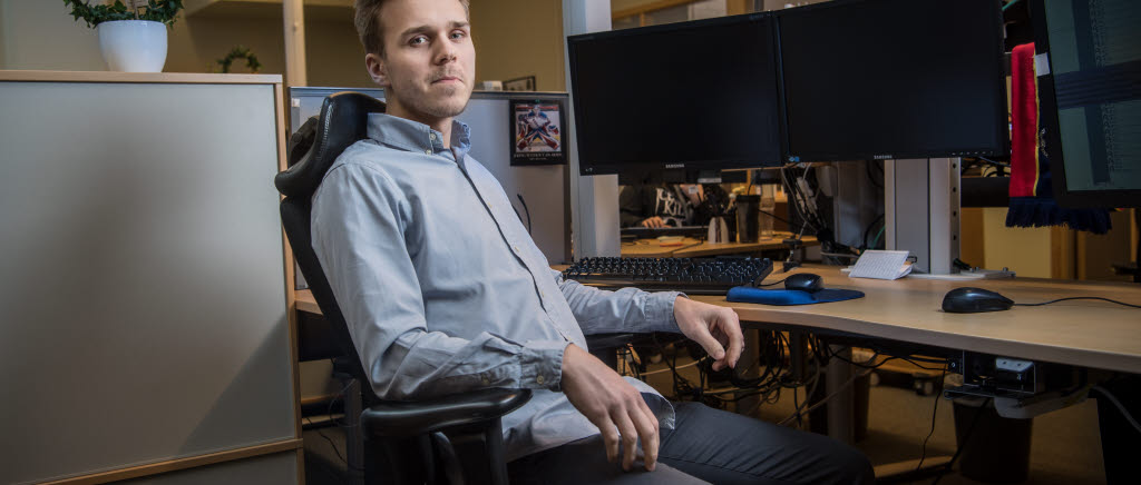 Pontus jobbar som supportoperatör på Försvarsmaktens Servicedesk på FMTIS.