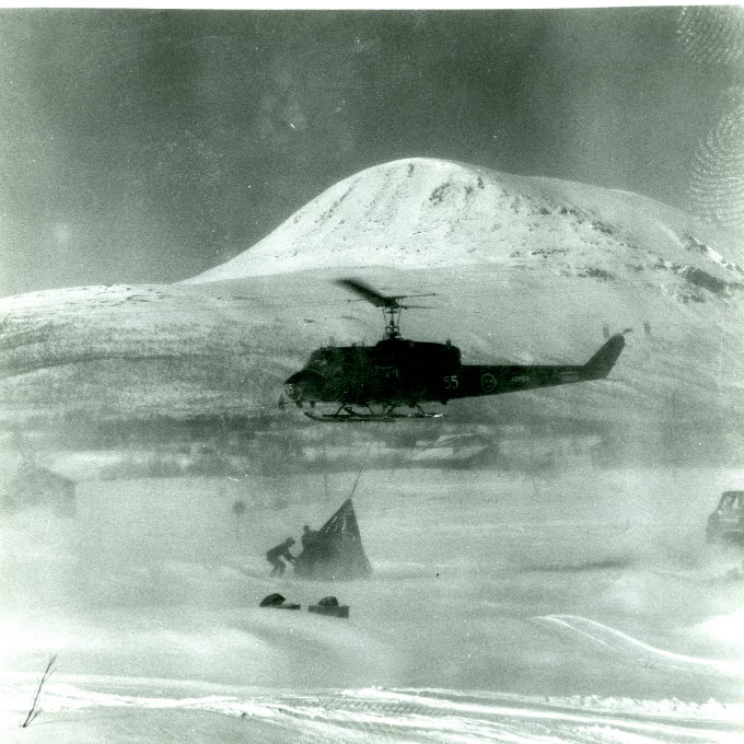 Arméns helikopterskola (nuvarande Första helikopterskvadronen) vid Kebnekaise i april 1973. Bilden är en del av forsvarsmakten.se/varhistoria. 