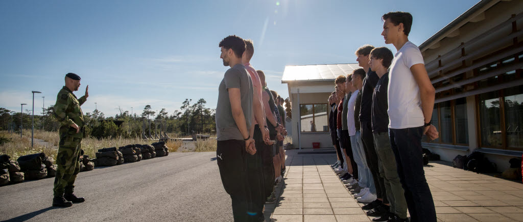 Första kullen värnpliktiga vid nya P 18