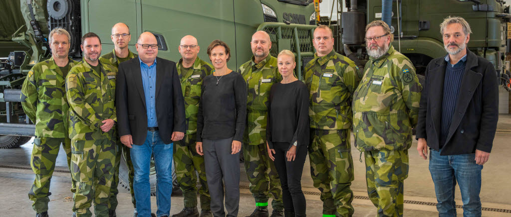 Representanter för Försvarsmakten och STR Innovations AB