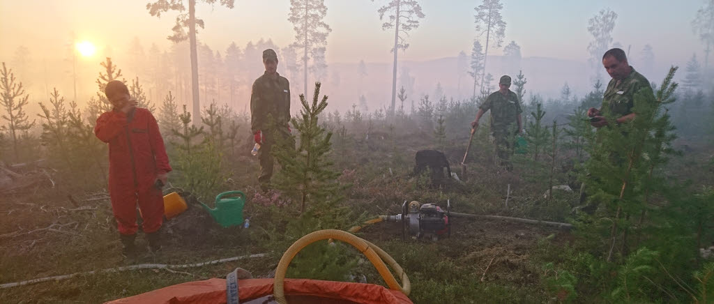 Släckningsarbete i Vidsel, Älvsbyns kommun. 