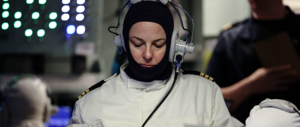 Under två månader på försommaren 2025 delta kommendörkapten Nina Vinde i den brittiskledda hangarfartygsstyrkan som genomför Operation Highmast.