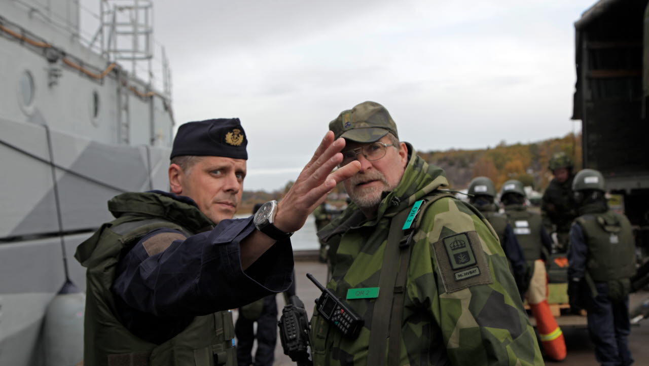 Samverkansövning mellan HMS Vinga och 36 hemvärnsbataljonen i oktober 2018. Sjukvård, skydd och ammunitionsförsörjning av fartyget var några av momentet.