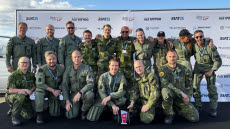 Den svenska kontingenten från Helikopterflottiljen efter att priset "Most Engaging and Interactive Static Display" delats ut.