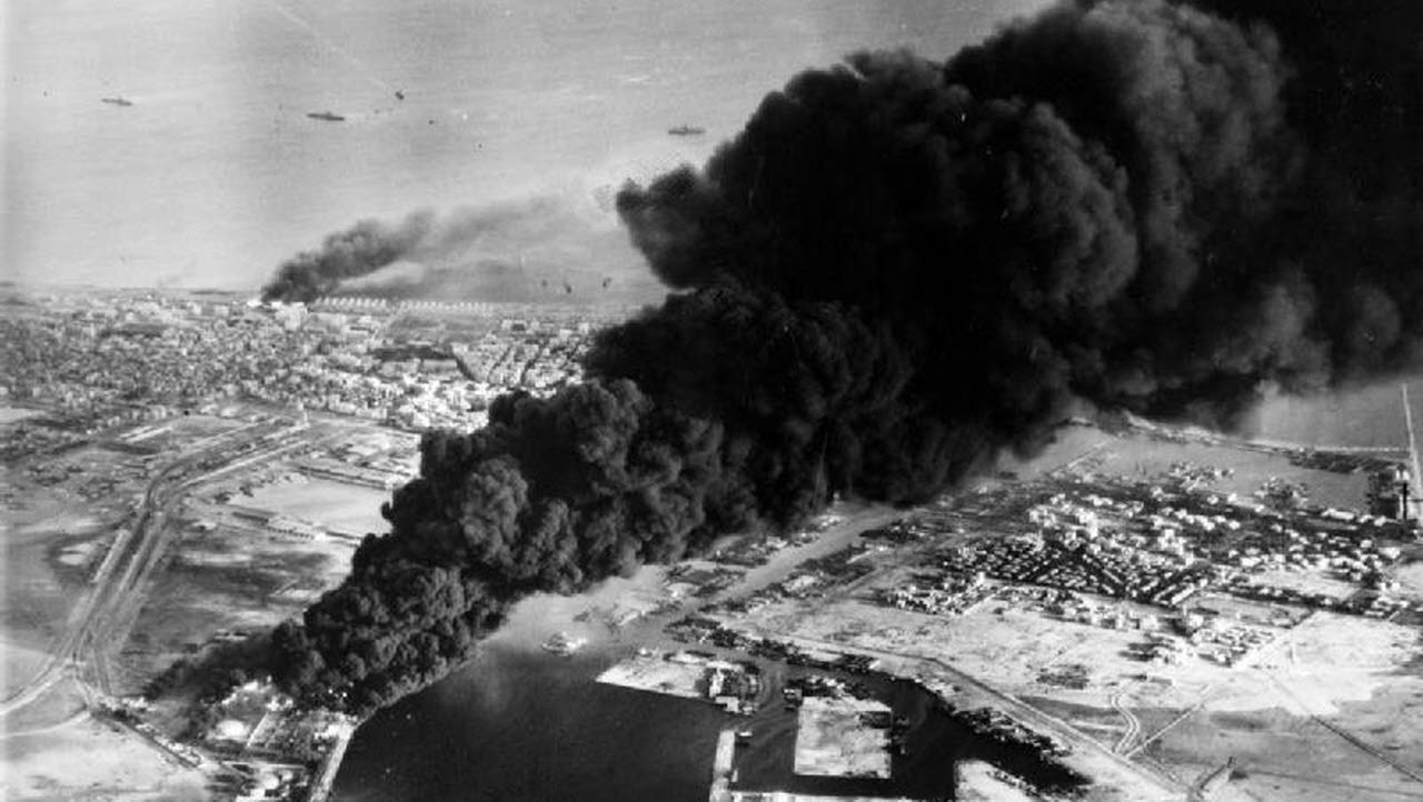 Bild från första engelsk-franska anfallet mot Suez-kanalen, Port Said, 5 November 1956. Bilden är en del av forsvarsmakten.se/varhistoria.