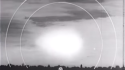 En upplysningsfilm om atombomben och dess verkningar samt den enskildes skyddsåtgärder. Filmen är en del av forsvarsmakten.se/varhistoria.