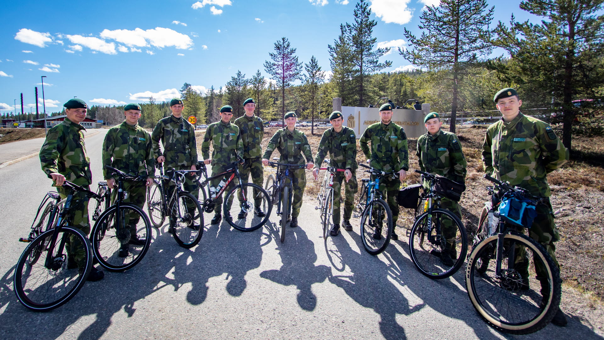 Jägarmuck: Tar sig hem över 100 mil u2013 på cykel - Försvarsmakten