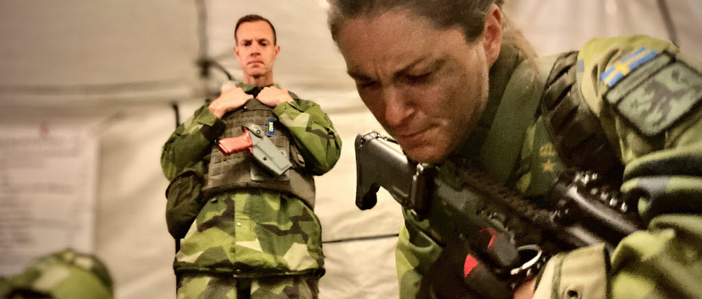 Överste Marcus Gannerud, ställföreträdande divisionschef, och major Mona Bäck, bataljonschef.