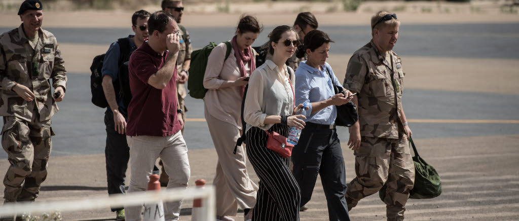 Mali05 tar emot VIP besök från Sverige. I delegationen ingår Lena Asplund, Karin Enström, Alexandra Völker, Kenneth G Forslund, Birgitta Ohlsson och Kalle Olsson samt officerare från HKV bland annat konteramiral Jonas Haggren. Besökarna fick följa med på en SRRP, en kort spaningspatrull som avslutades med fotpatrullering. På schemat stod också rundvandring på Camp Nobel med fokus på sjukvårdsenheten och TUAV.