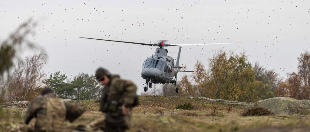 I oktober 2019 genomfördes den stora nationella marinövningen Swenex 19. Amfibieförband. sjöstridskrafter understödda av helikopter och flygstridskrafter övade nationell strid på sydkusten. På bilderna övar amfibiesoldater på att slå en fiende som luftlandsatts på en ö.