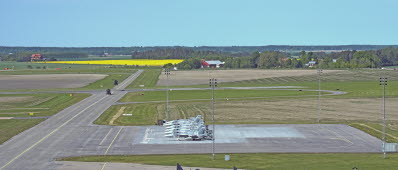 Finska NH90 samt F18 Hornet tillsammans med svenska Jas 39 Gripen vid Uppsala flygplats.