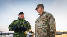 ÖB Michael Claesson och Natos högste militära befälhavare, general Alexus G Grynkewich.