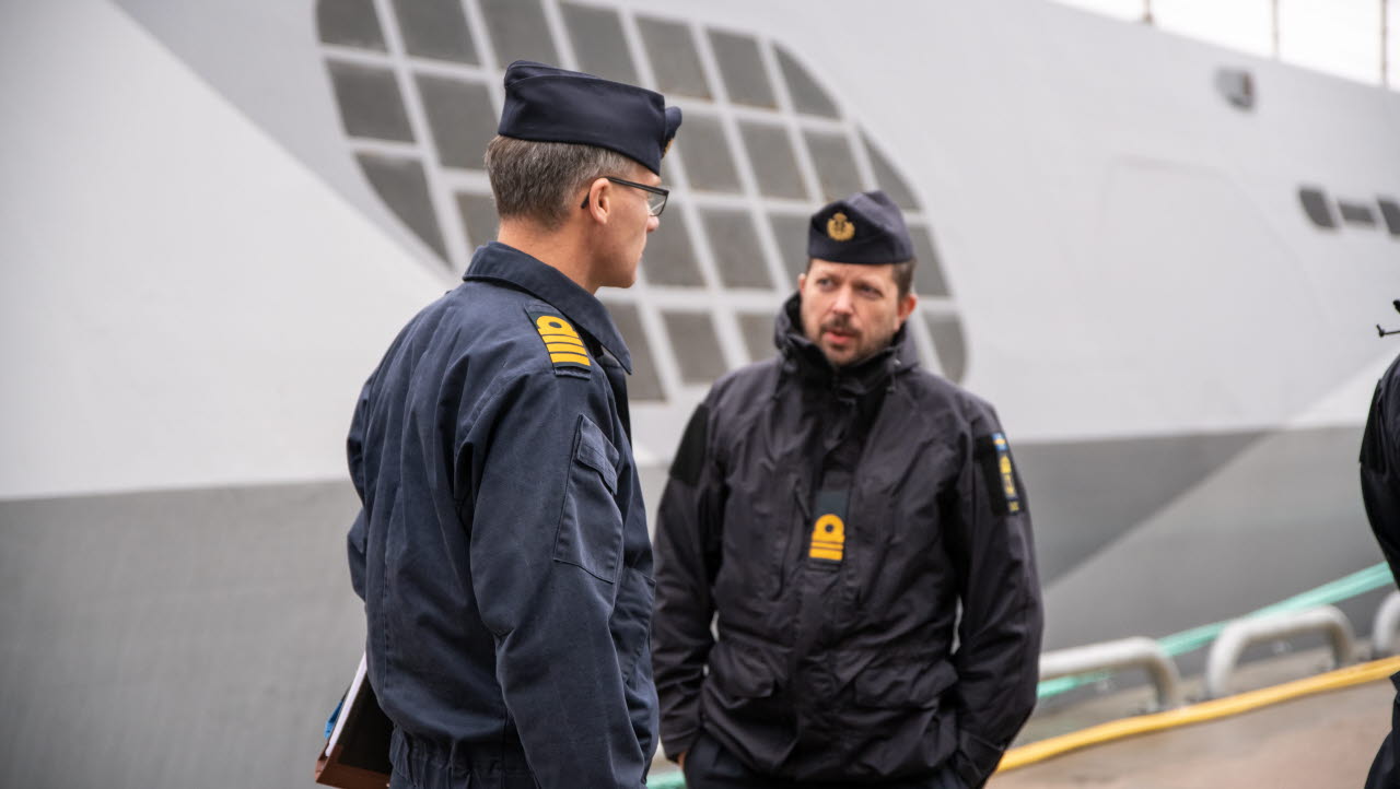 Chefen för Fjärde sjöstridsflottiljen, Kommendör Jon Wikingsson, följde med ut till sjöss för att leda sina förband.