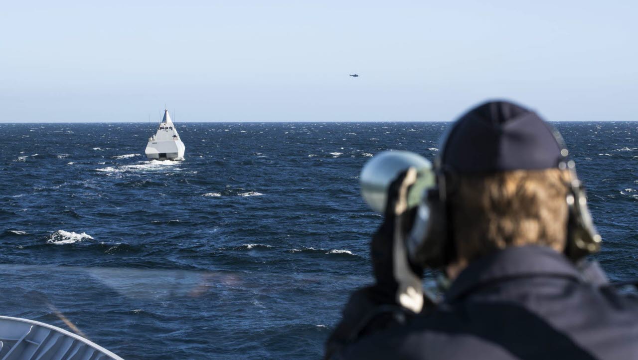 Eskortövning mellan svenska marinen och den Brittiska jagaren HMS Diamond i Östersjön genomfördes den 14 oktober 2023. Övningen är en del i JEF-samarbetet.