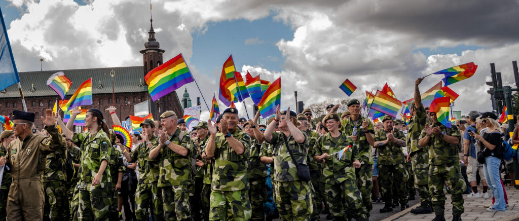 Försvarsmakten deltar i Stockholm Pride som firar 25 år
