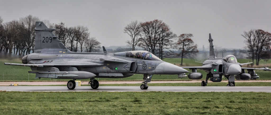 JAS 39 Gripen startar Halmstad för luftförsvarsuppgifter.